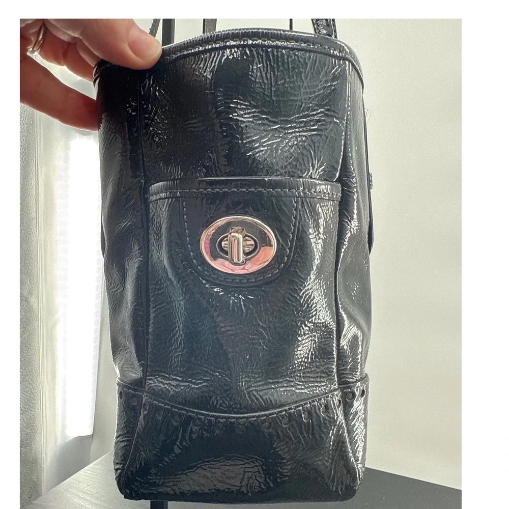 Coach Gallery Tote – Black Patent Leather‎ Studded Turnlock (H04Q-1432)